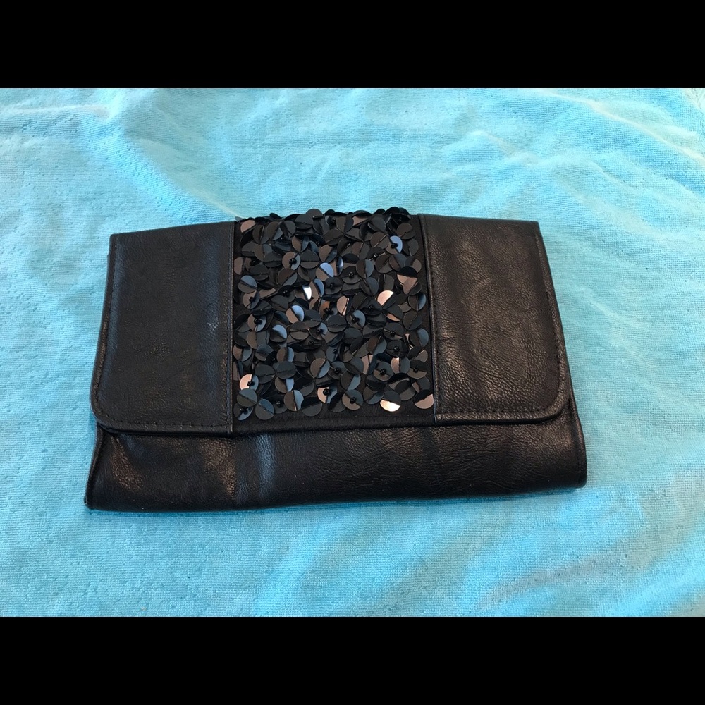 Black clutch w Sequin accent front